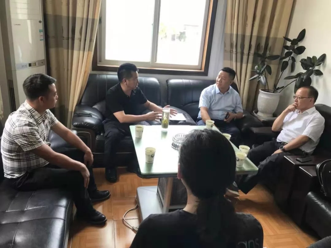 王文軍會(huì)長到晴隆縣調(diào)研醫(yī)療器械產(chǎn)業(yè)園和再生資源回收體系建設(shè)工作