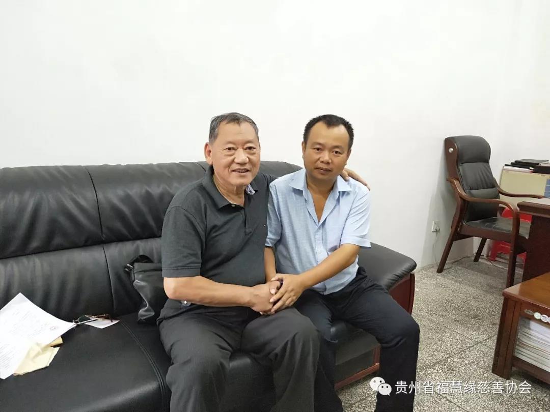 貴州省?；劬壌壬茀f(xié)會(huì)名譽(yù)會(huì)長(zhǎng)毛承清到銅仁市教育部門(mén)調(diào)研